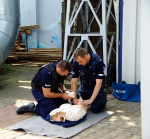 ćwiczenia udzielania pierwszej pomocy osobie podtopionej
