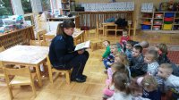 Policjanci ze Szczecinka włączyli się w promowanie literatury dziecięcej