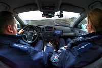 patrol policji w radiowozie